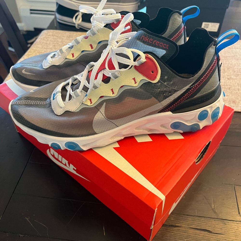 Men’s Nike size 9 sneakers